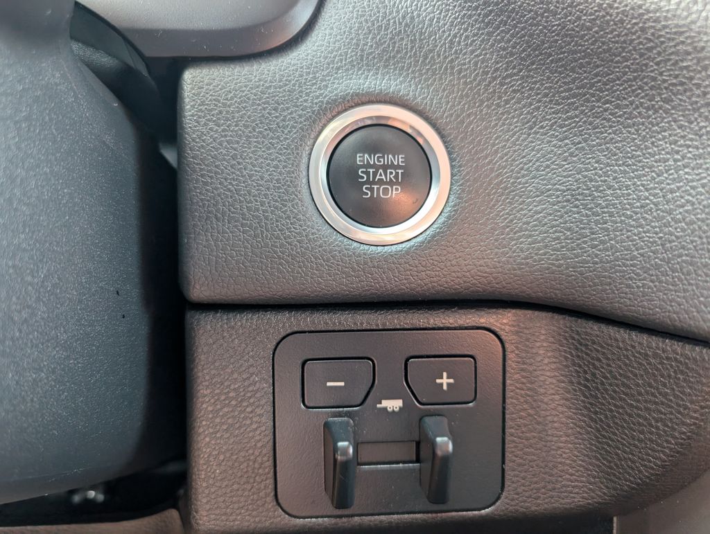 2022 Toyota Tundra Limited photo 13