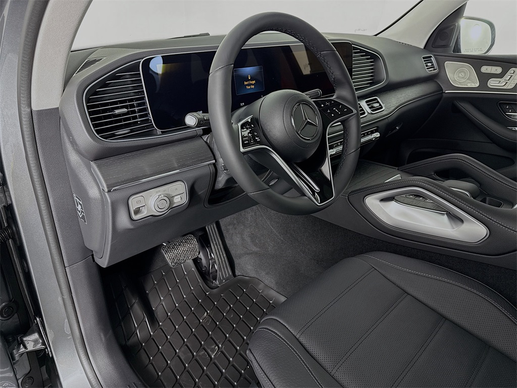 2025 Mercedes Benz GLE 350 4MATIC photo 4