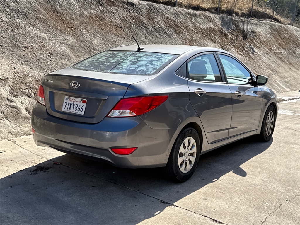 2016 Hyundai Accent SE photo 3
