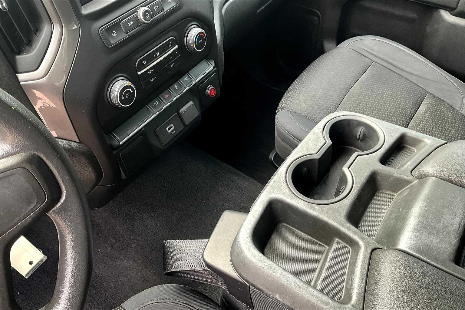 2019 Chevrolet Silverado 1500 Custom photo 11