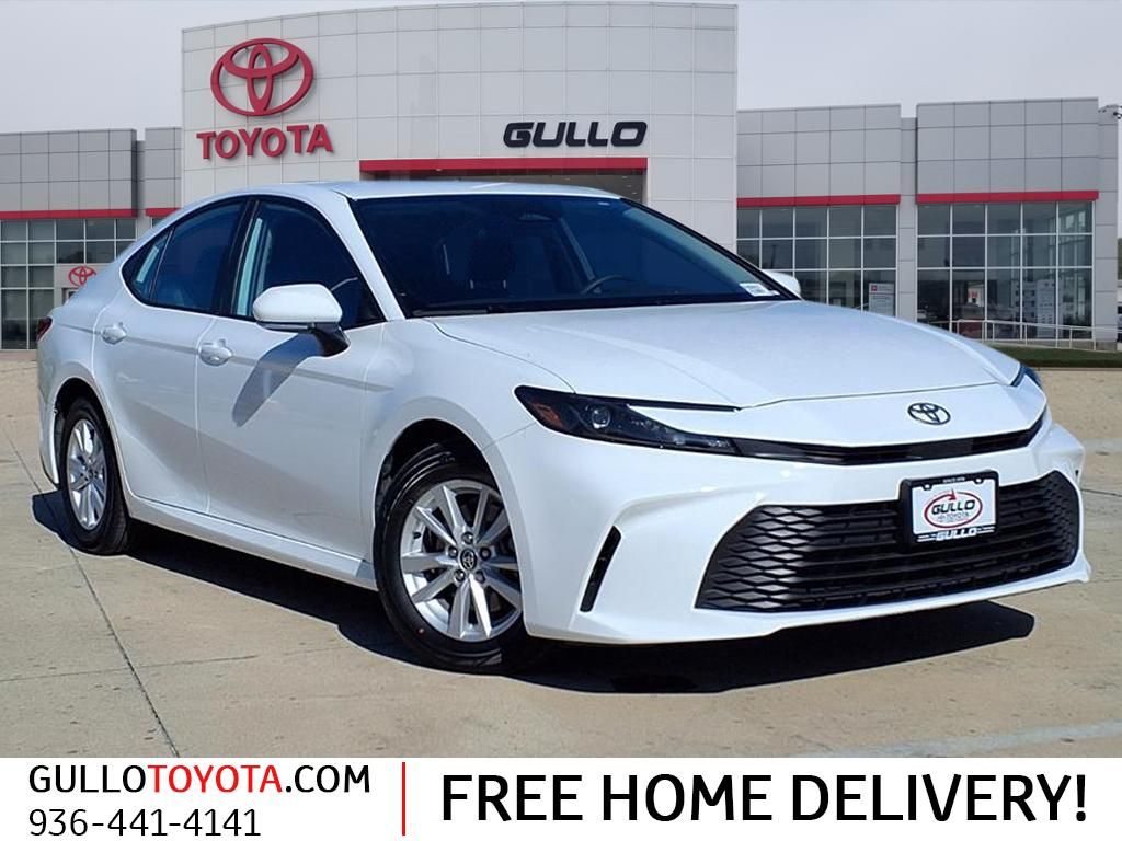 2025 Toyota Camry LE's photo