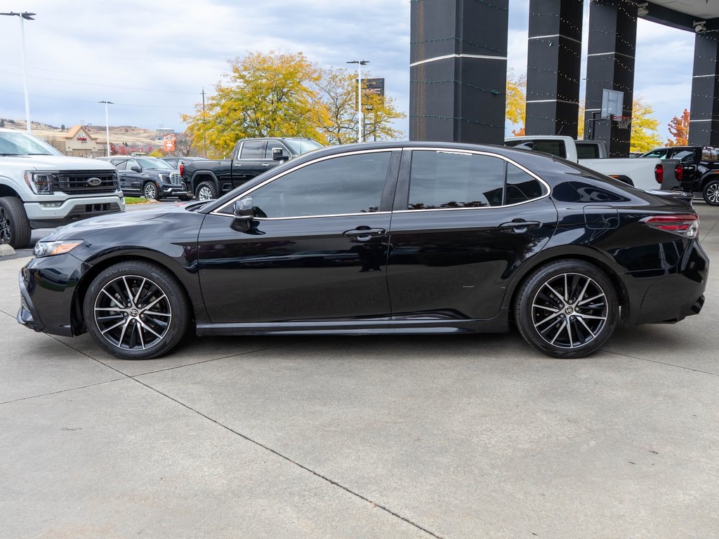 2021 Toyota Camry SE photo 2