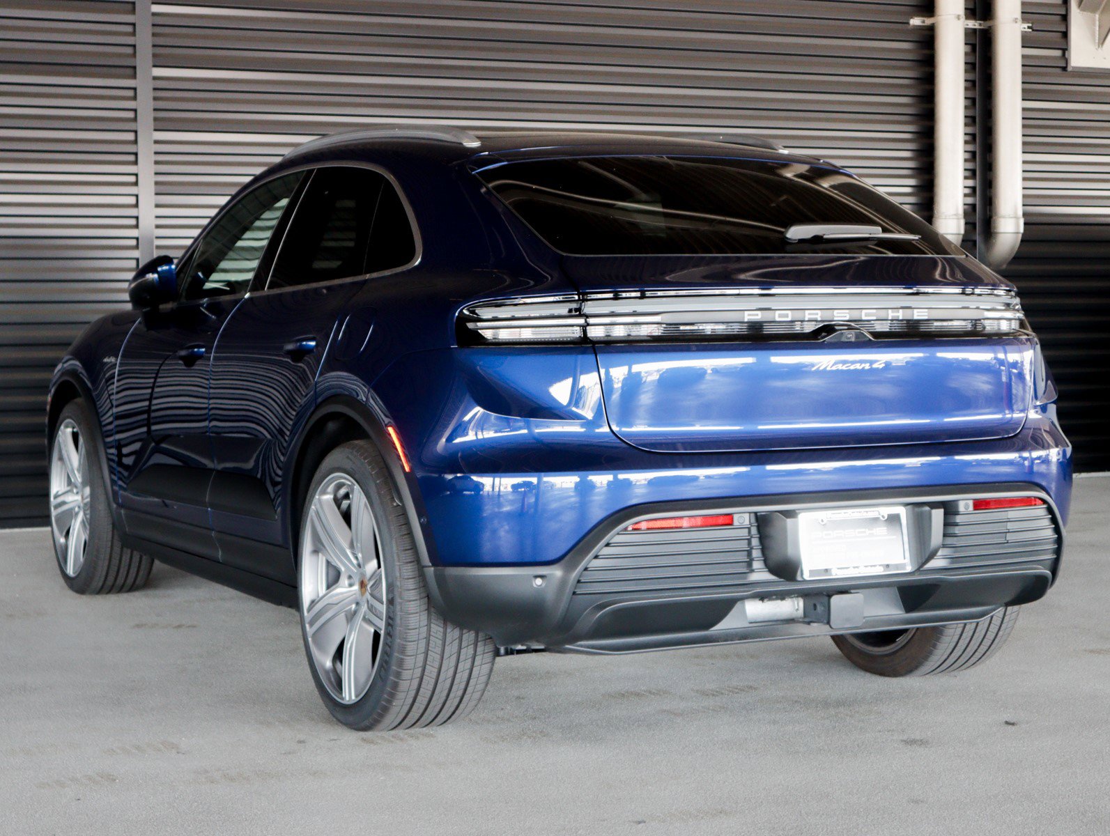 2024 Porsche Macan Electric 4 photo 3