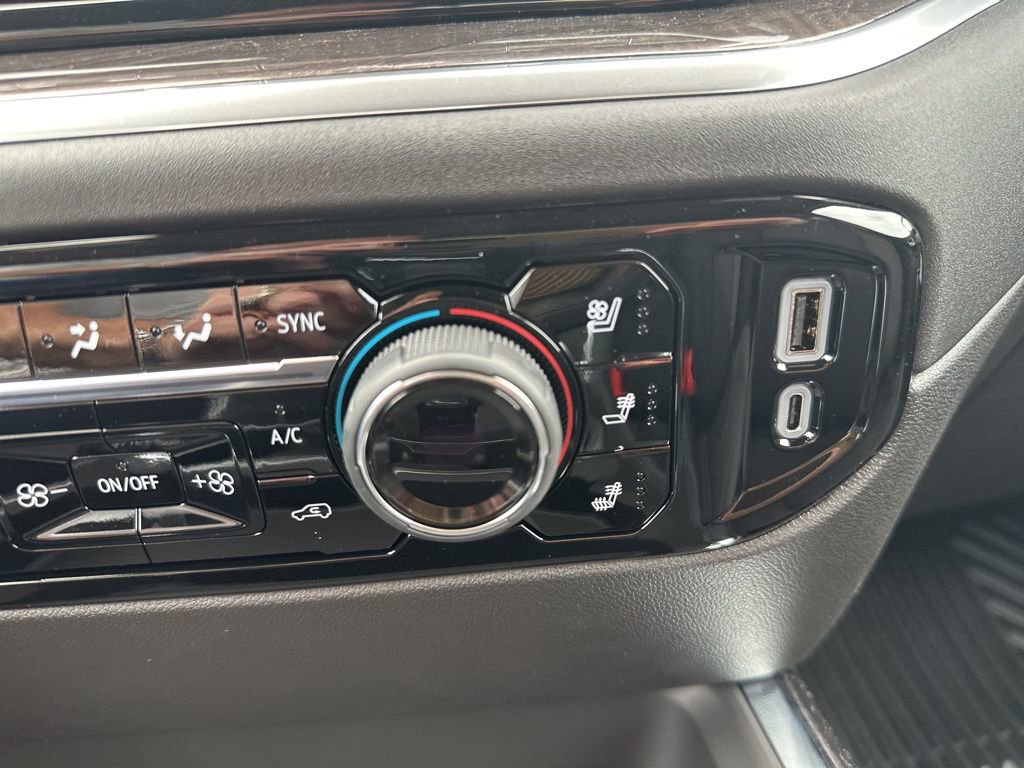 2025 Chevrolet Silverado 2500HD LTZ photo 18