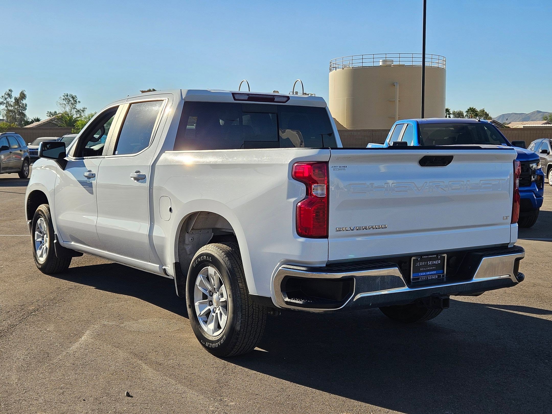 2023 Chevrolet Silverado 1500 LT photo 3
