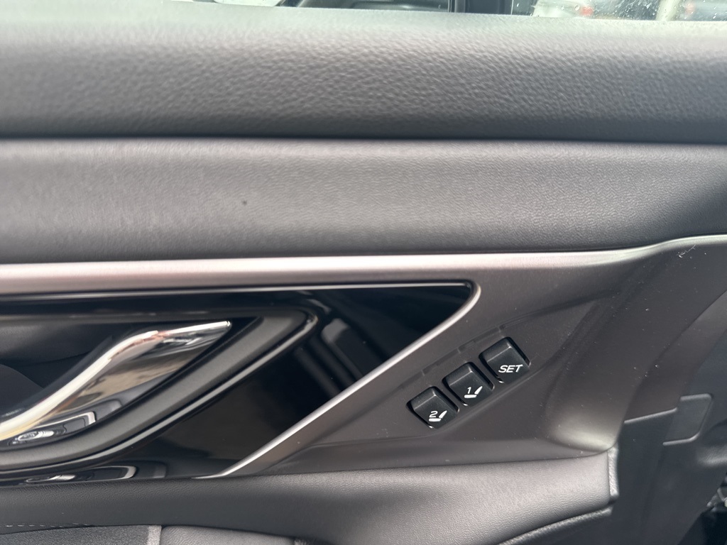 2025 Subaru Outback Limited XT photo 9