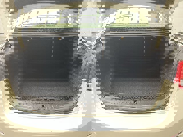 2013 Chevrolet Malibu 2LT photo 2