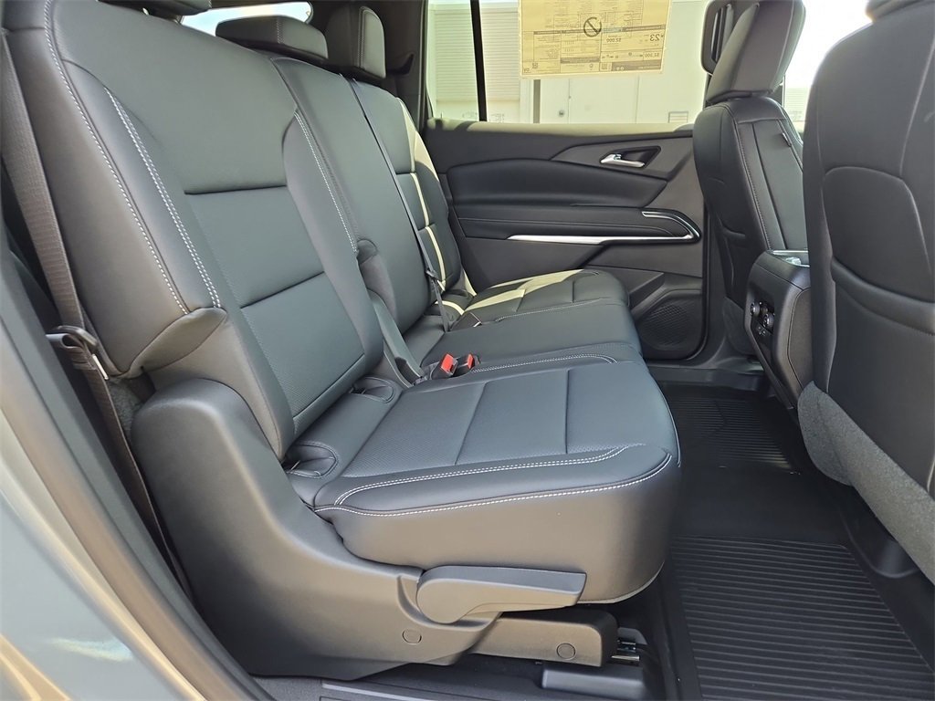 2025 Chevrolet Traverse photo 32