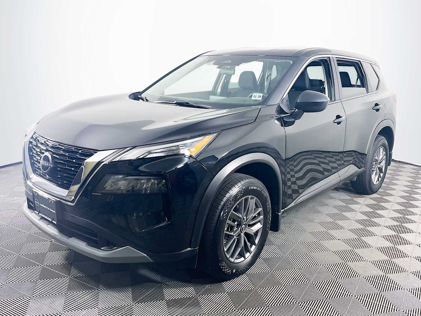 2023 Nissan Rogue S's photo