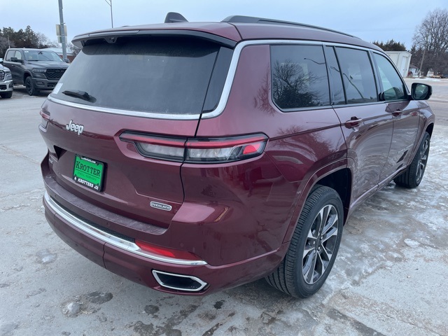 2025 Jeep Grand Cherokee Overland photo 3