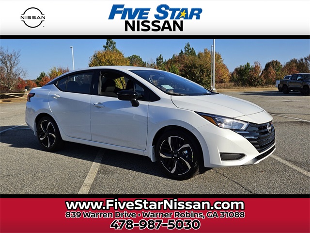 2025 Nissan Versa SR's photo