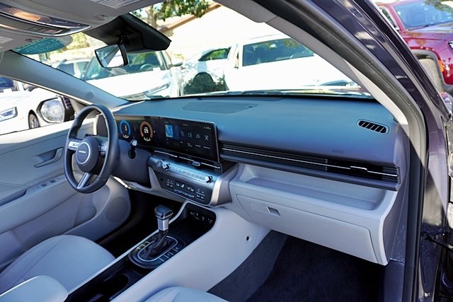 Used 2025 Blue Hyundai SEL image 9