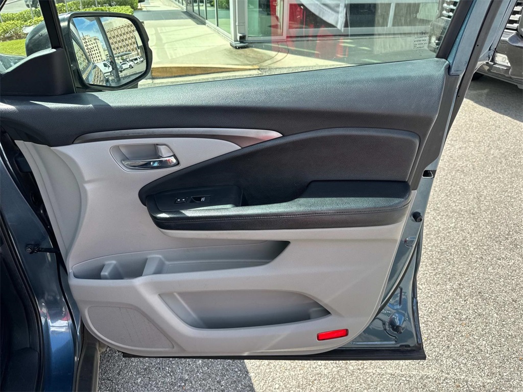 2017 Honda Pilot EX-L photo 12