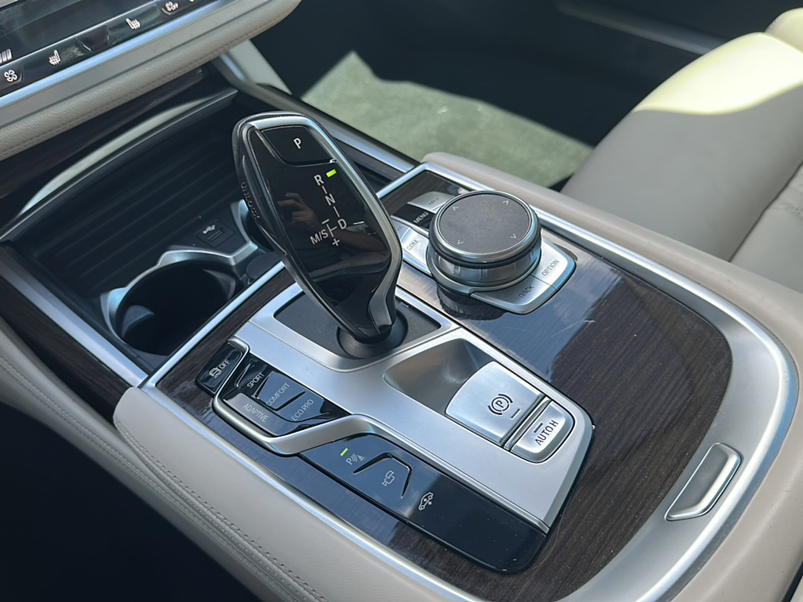 2022 Bmw 740i photo 18