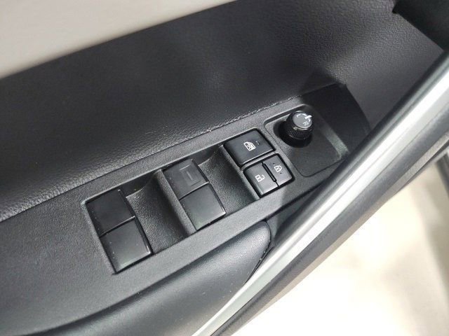 2022 Toyota Corolla Cross LE photo 19