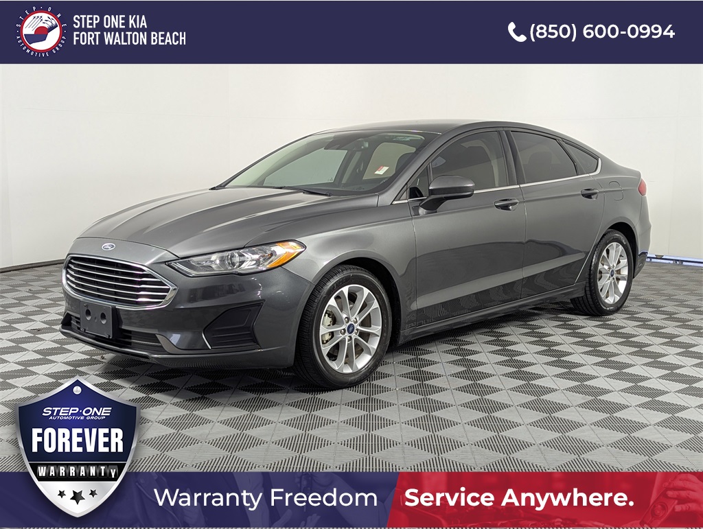 2020 Ford Fusion SE's photo