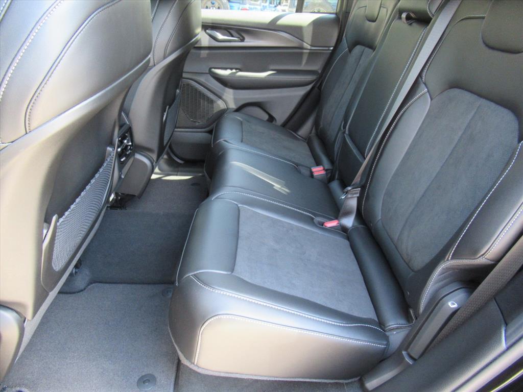 2025 Jeep Grand Cherokee Altitude photo 24