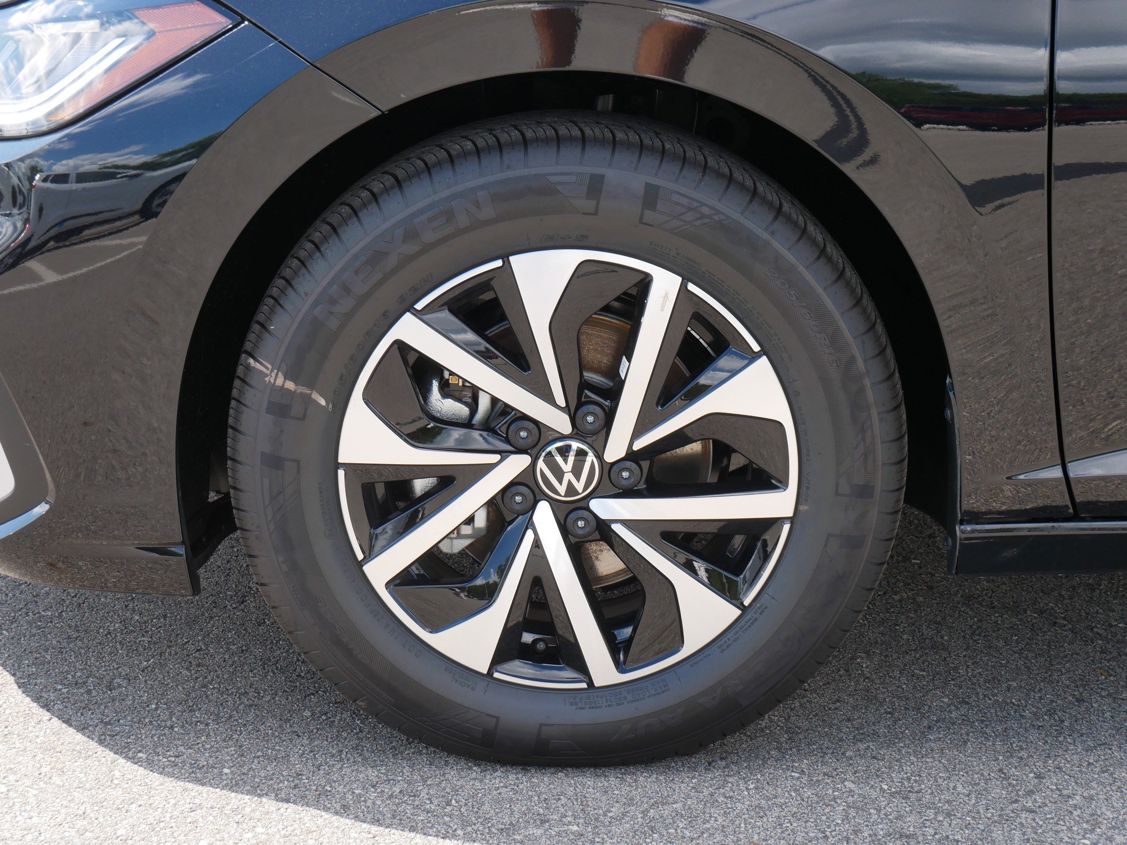 2025 Volkswagen Jetta Sport photo 4