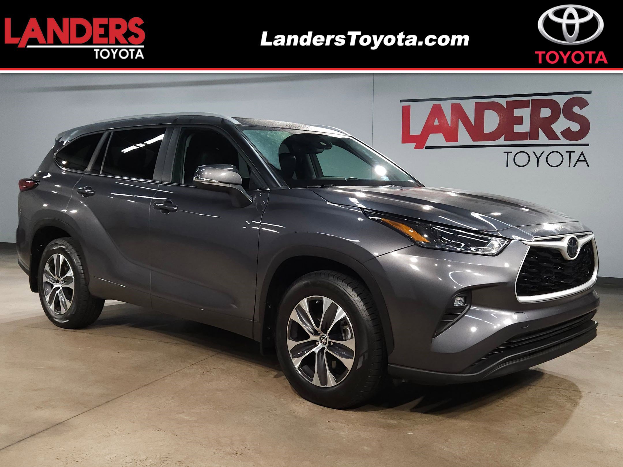 2024 Toyota Highlander XLE's photo