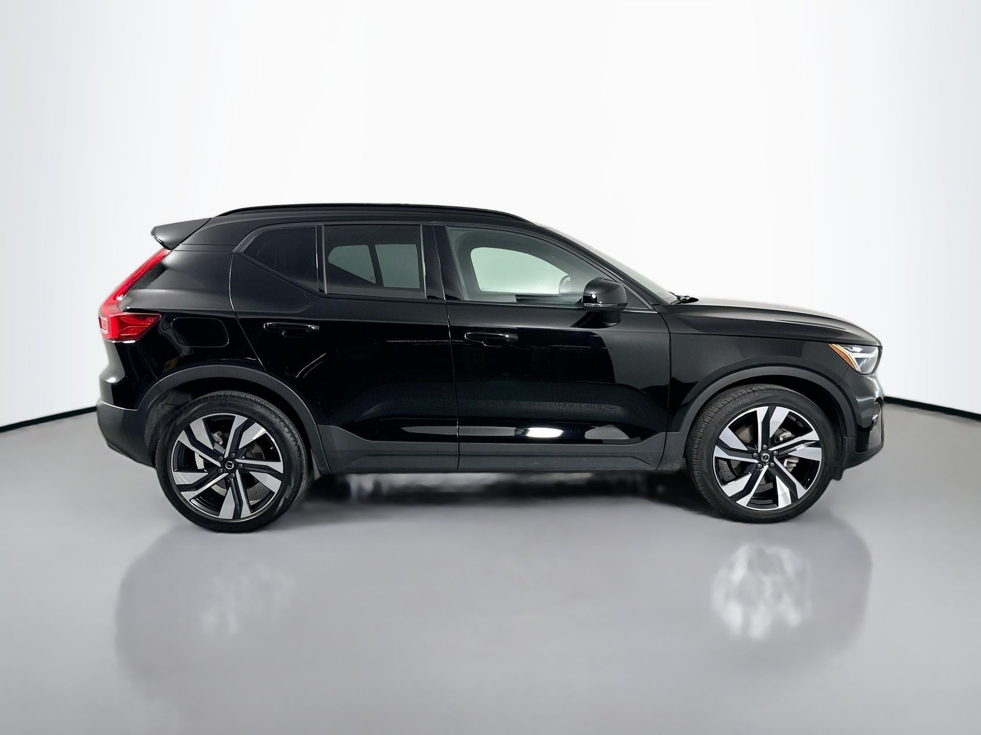 2023 Volvo XC40 Plus photo 3
