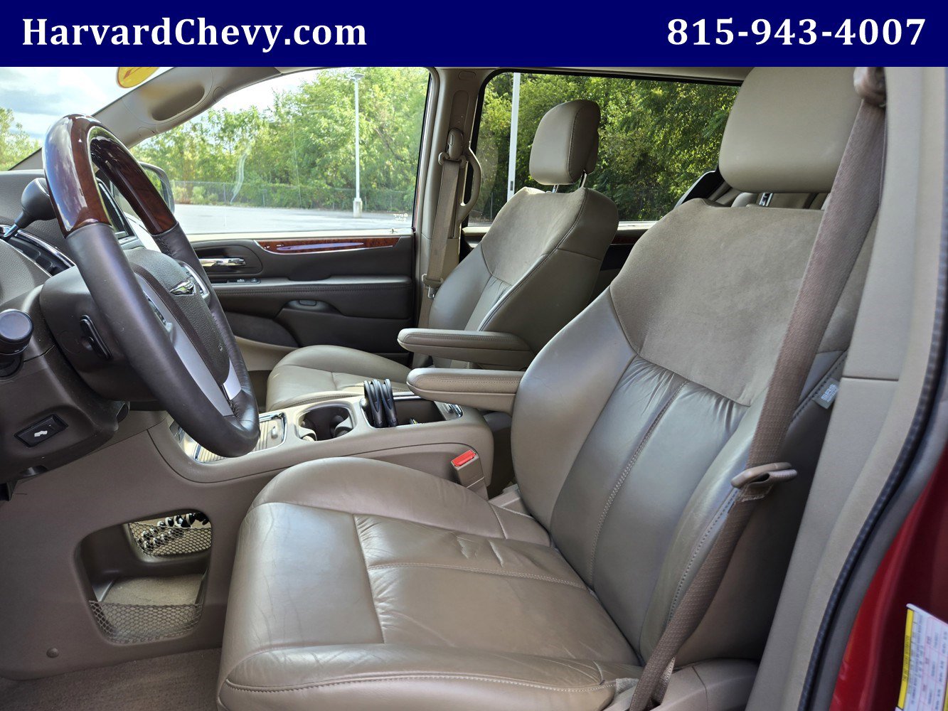 2015 Chrysler Town & Country Limited Platinum photo 17