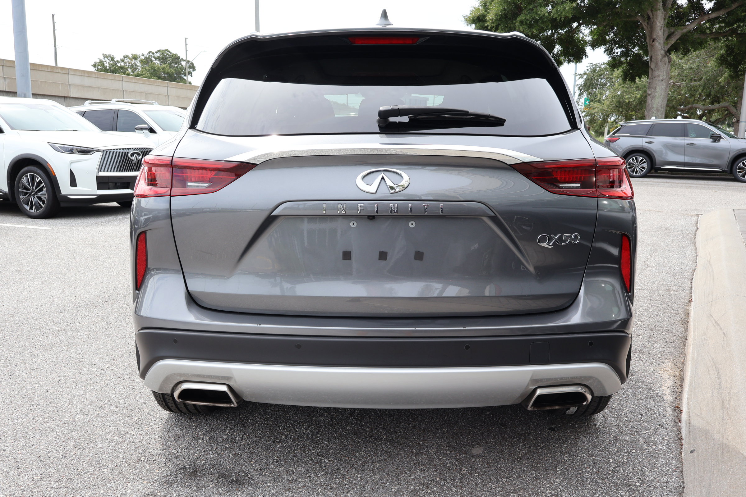 2022 Infiniti QX50 Luxe photo 3