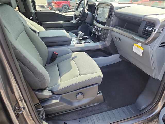 2025 Ford F-150 Lightning XLT photo 10