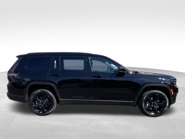 2025 Jeep Grand Cherokee Limited photo 3