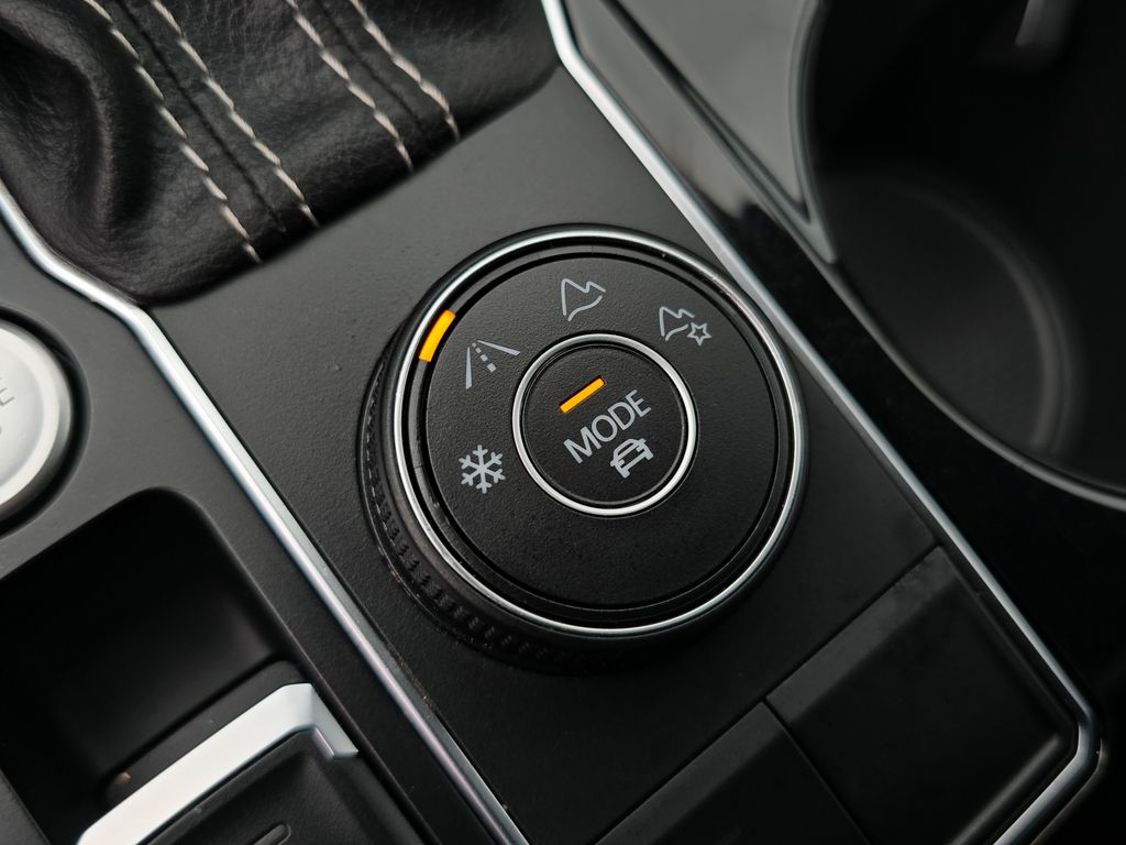 2023 Volkswagen Atlas SEL photo 30