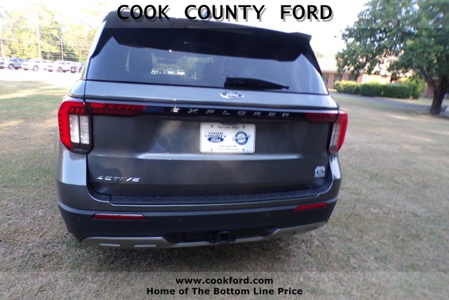 2025 Ford Explorer photo 6