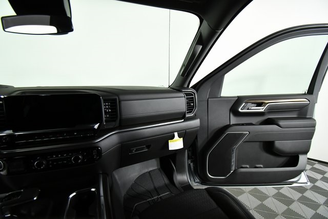 2025 Chevrolet Silverado 1500 RST photo 13
