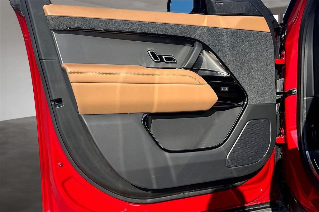 2025 Land Rover Range Rover Sport SE photo 17