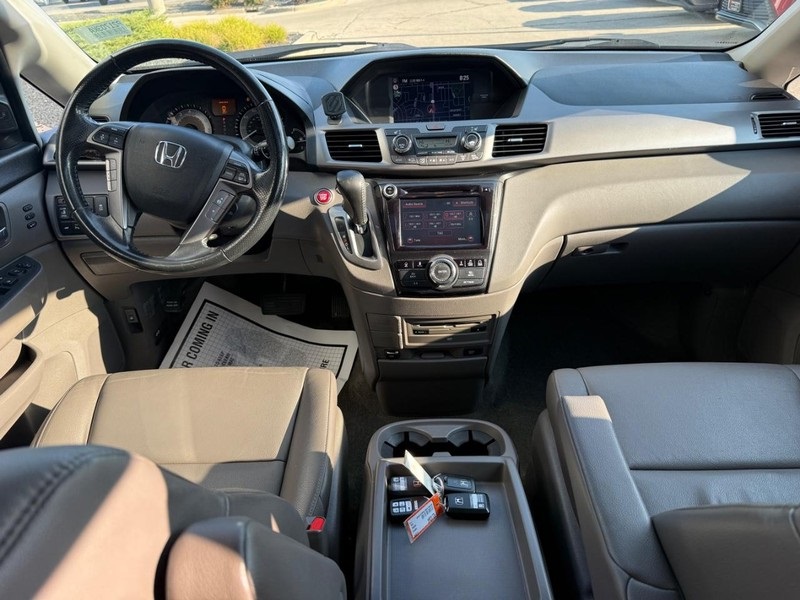 2016 Honda Odyssey Touring photo 14