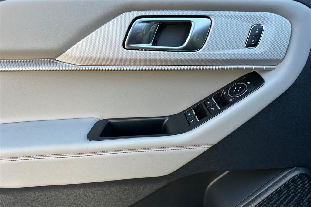 2025 Ford Explorer photo 11