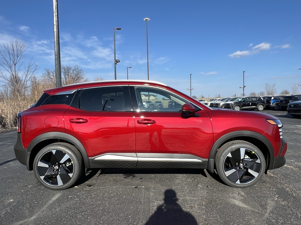 2025 Nissan Kicks SR photo 2