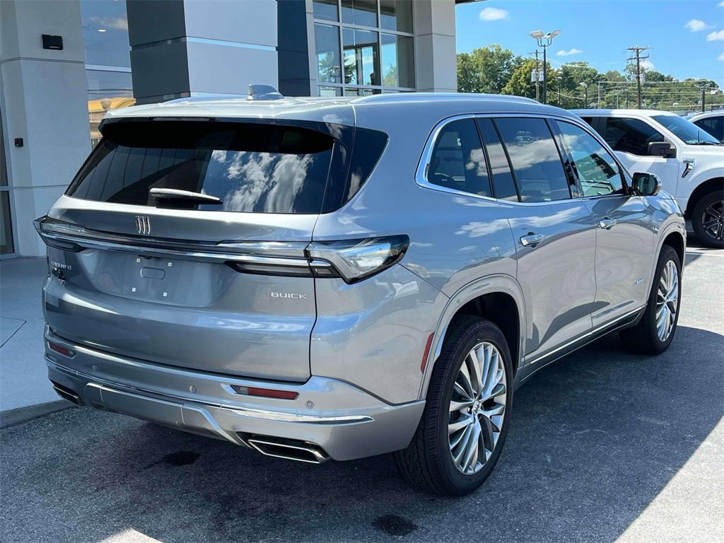 2025 Buick Enclave Avenir photo 3