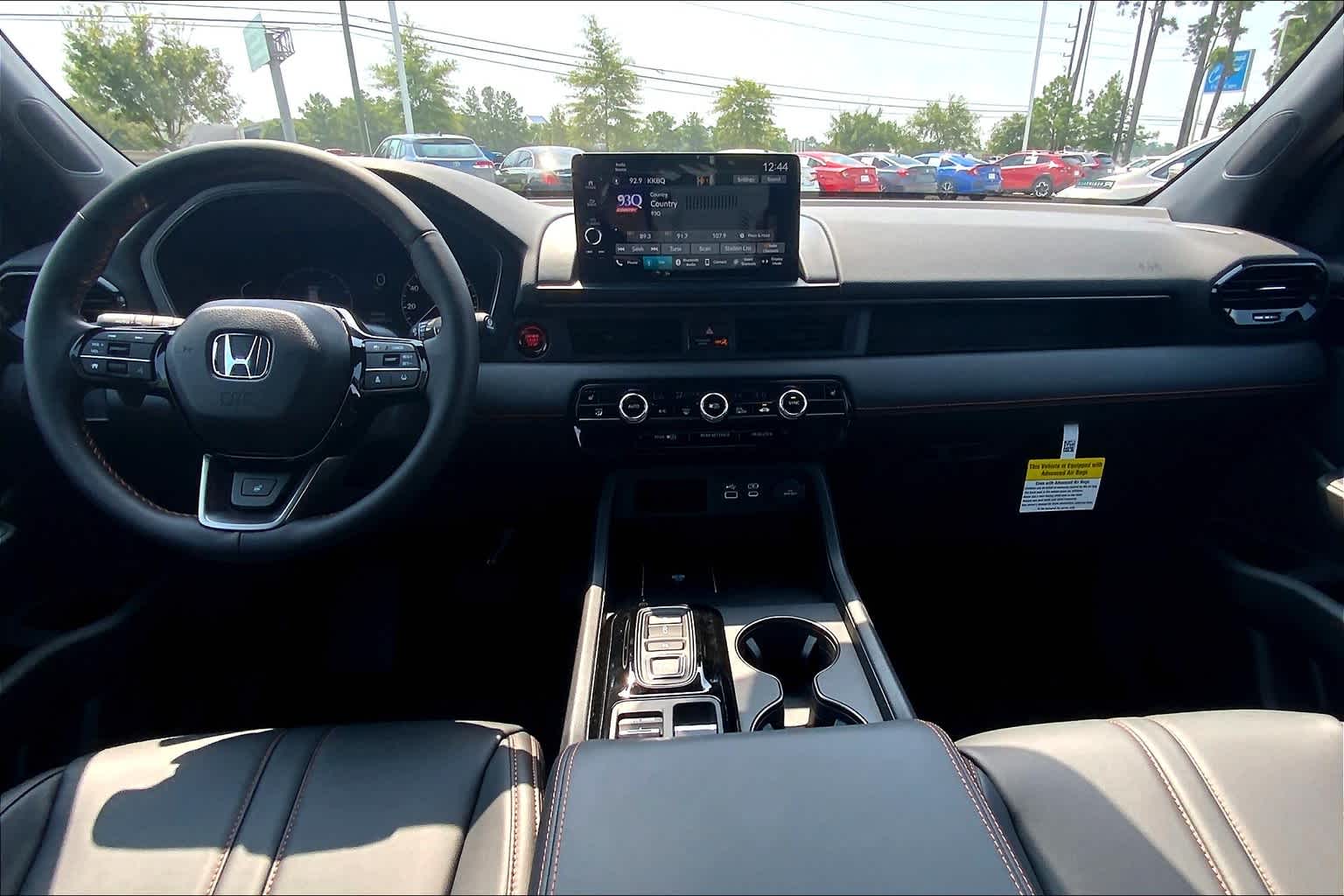 2025 Honda Pilot TrailSport photo 3