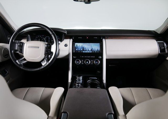 2020 Land Rover Discovery HSE photo 4