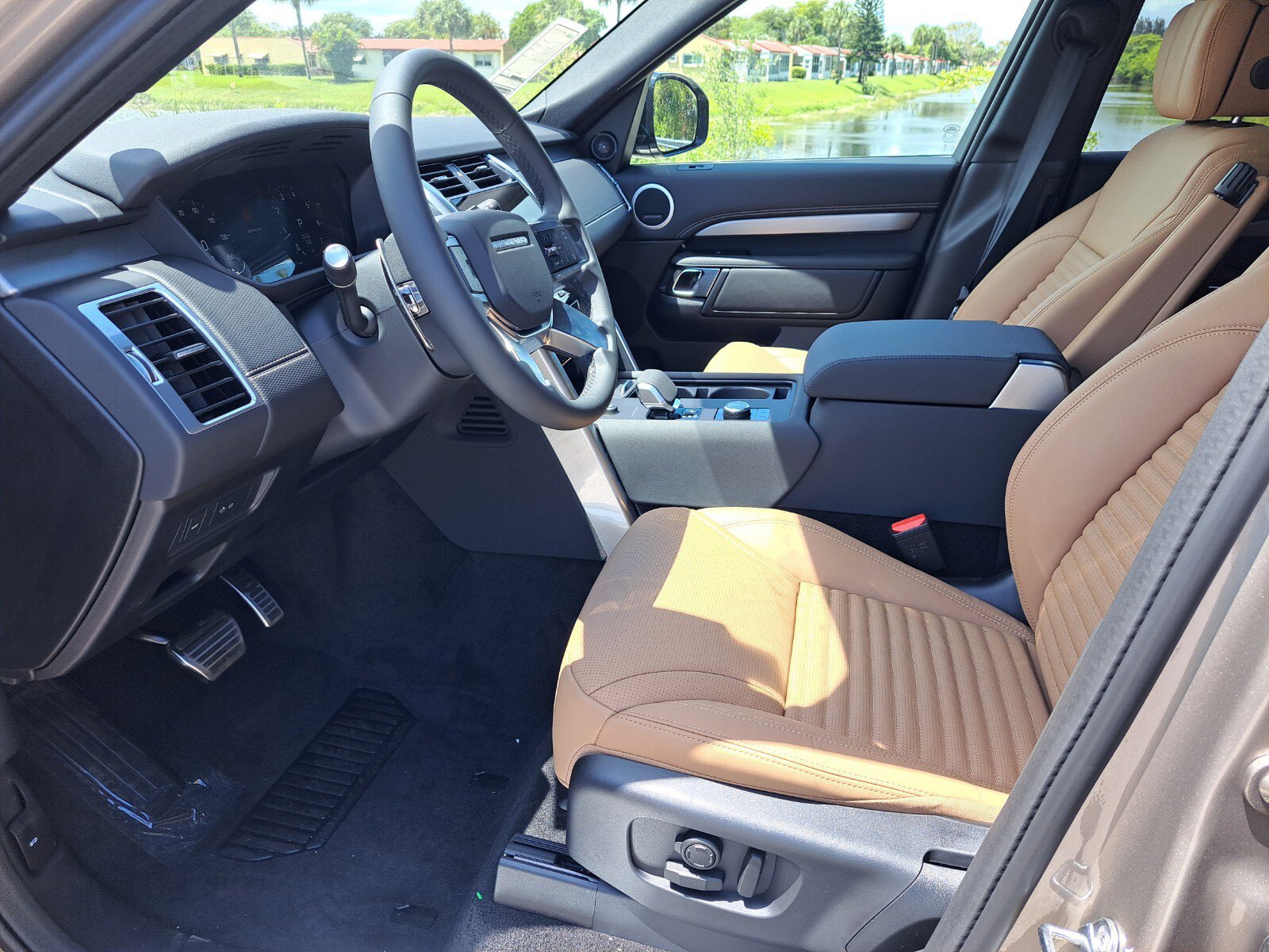2025 Land Rover Discovery SE photo 9