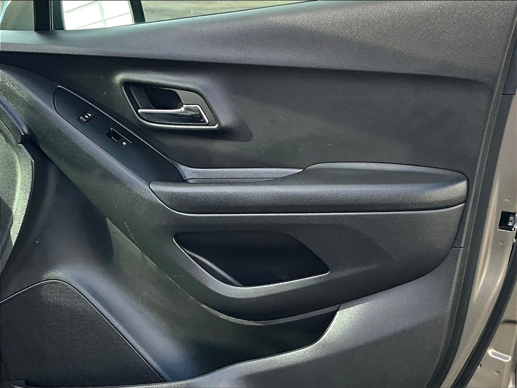 2022 Chevrolet Trax LT photo 12