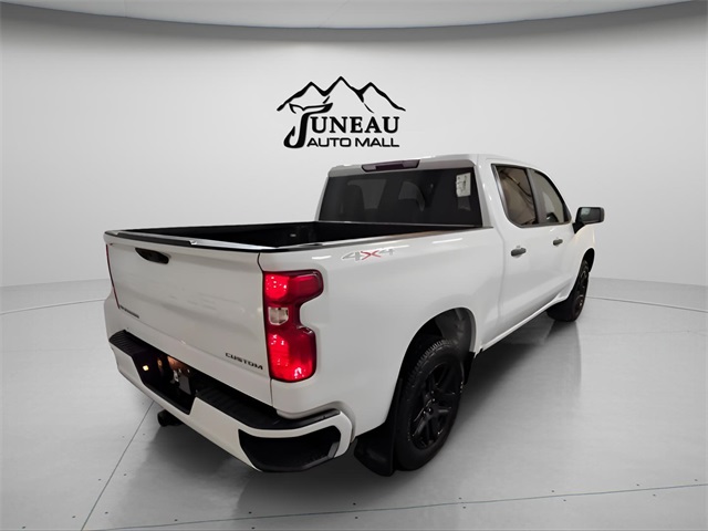 2023 Chevrolet Silverado 1500 Custom photo 2