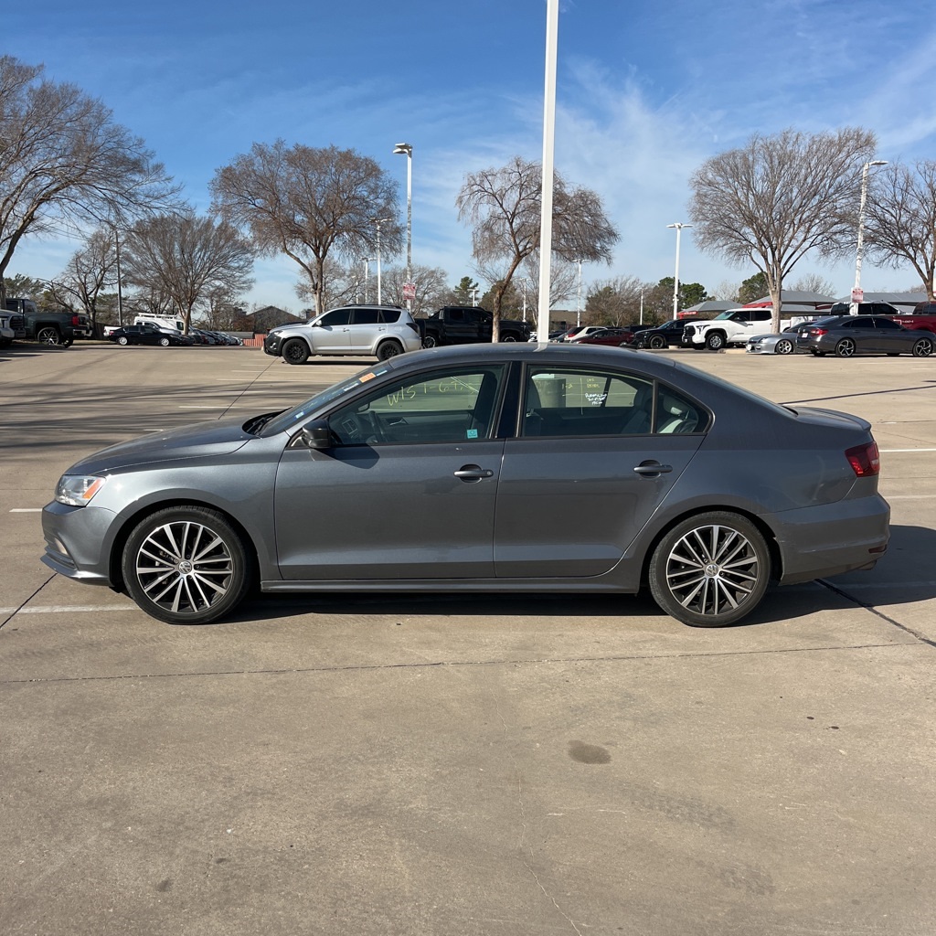 2016 Volkswagen Jetta Sport's photo