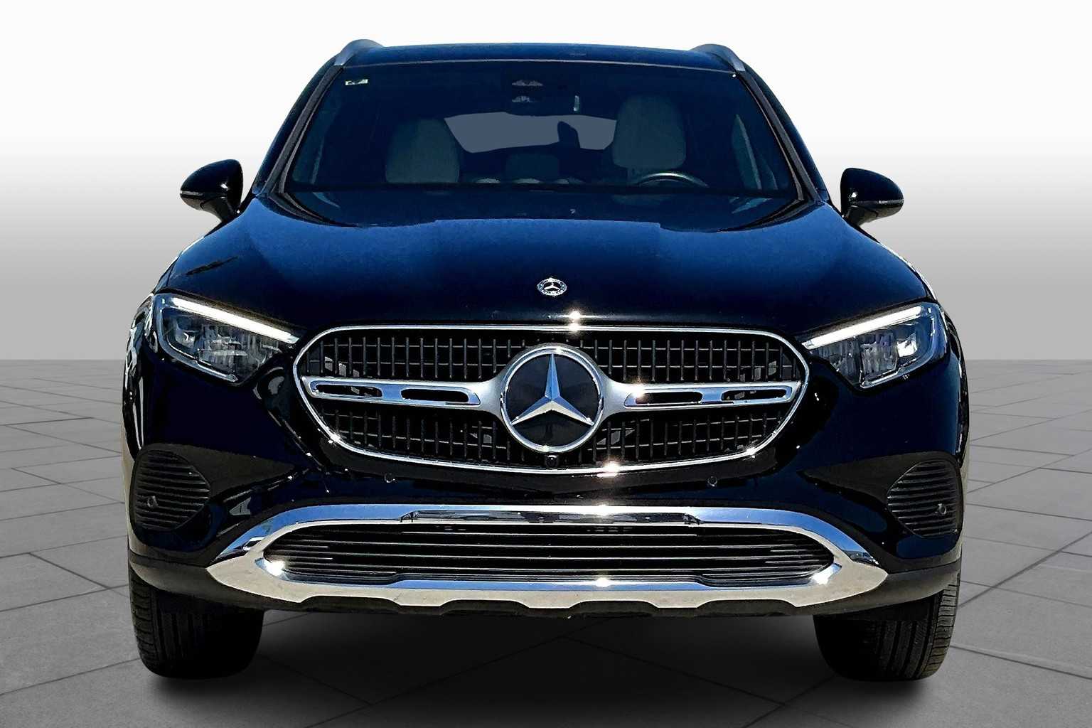 2024 Mercedes Benz GLC 300 4MATIC photo 3