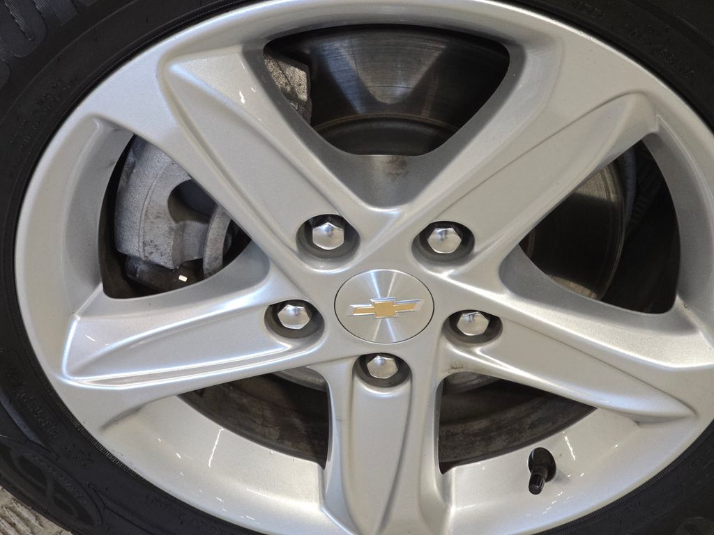 2023 Chevrolet Malibu LS photo 6