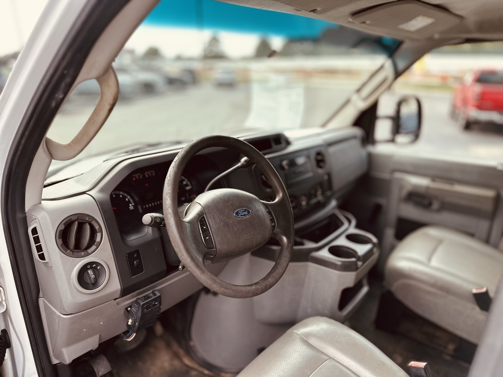2012 Ford E-350 photo 11
