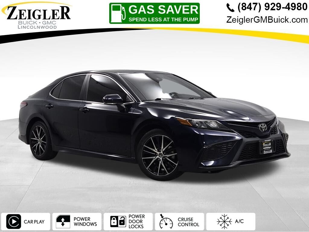 2022 Toyota Camry SE's photo