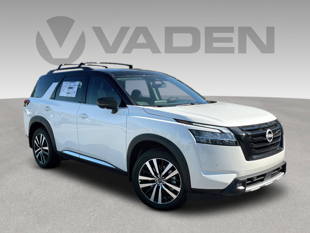 2024 Nissan Pathfinder Platinum's photo