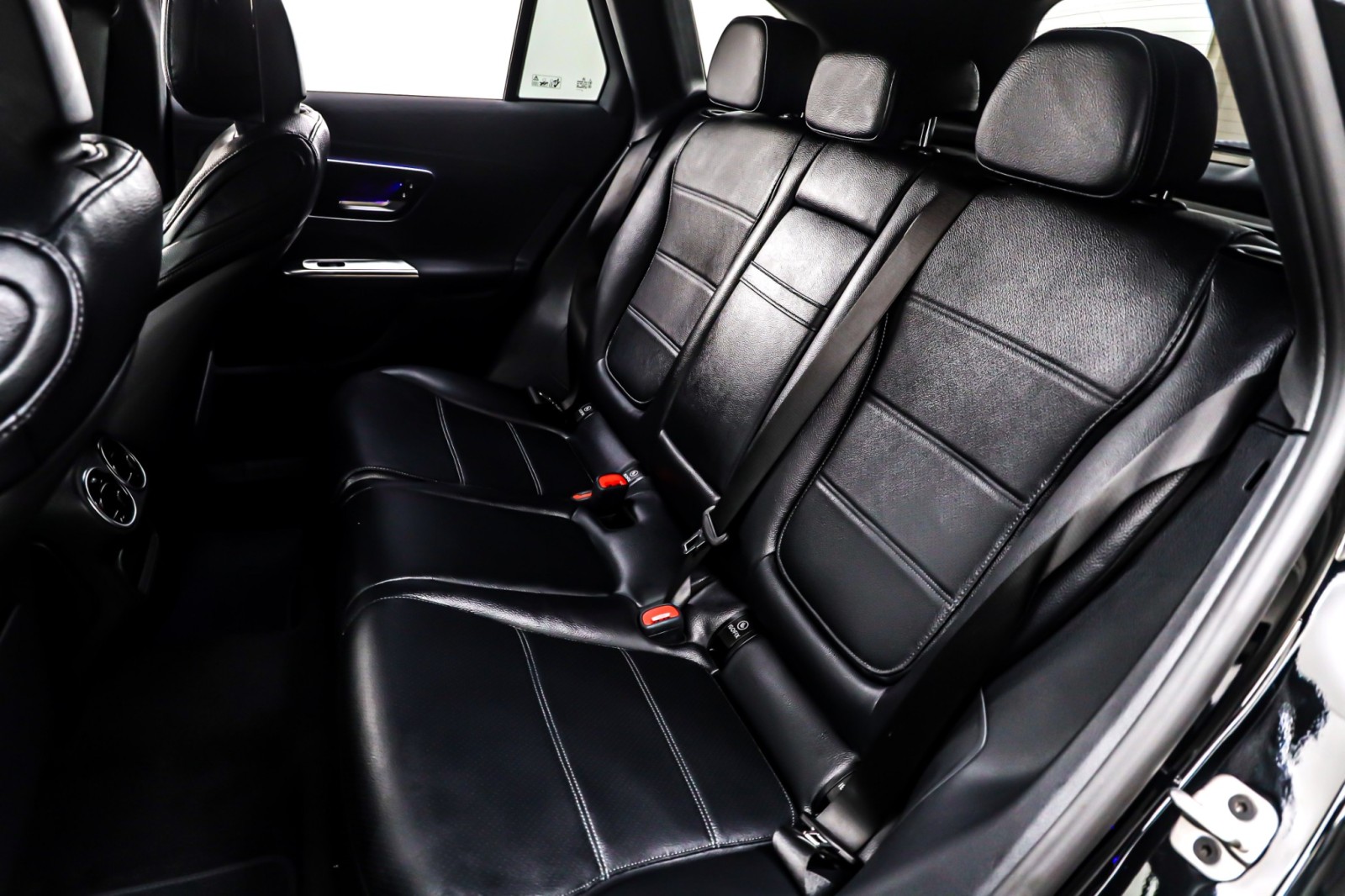 New 2025 MercedesBenz GLC GLC 300 SUV in Newport Beach N180054