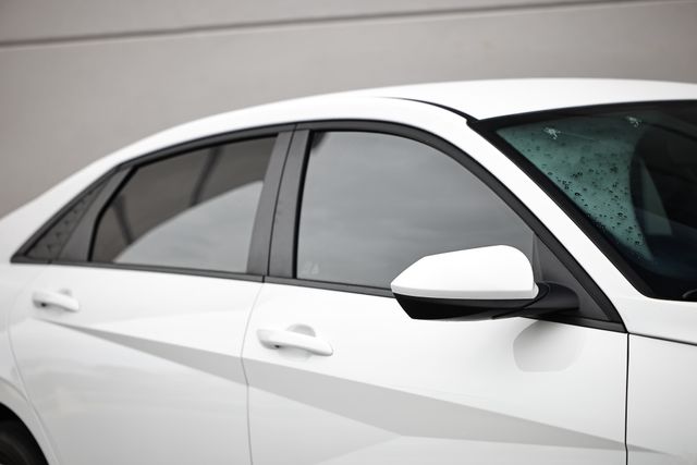 2025 Hyundai Elantra SE photo 3