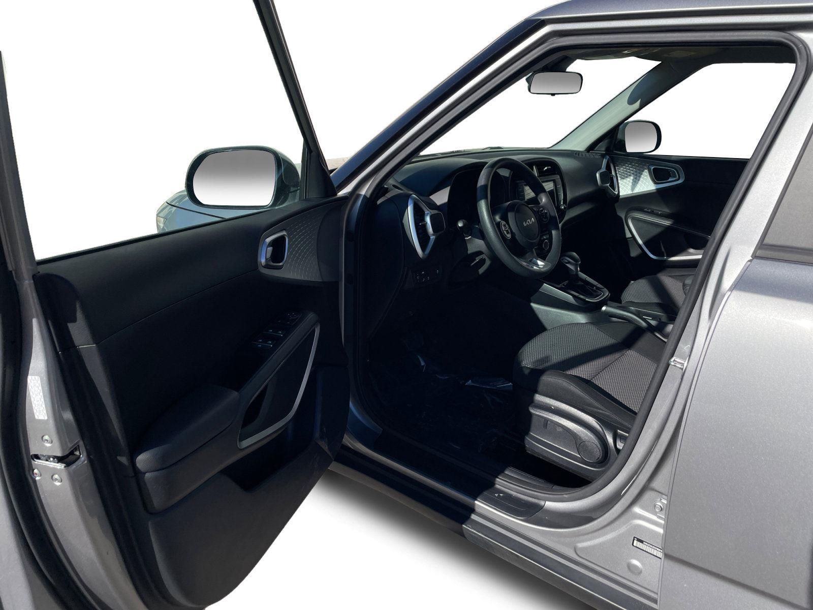 Used 2022 Kia Soul LX with VIN KNDJ23AU1N7806462 for sale in Kansas City